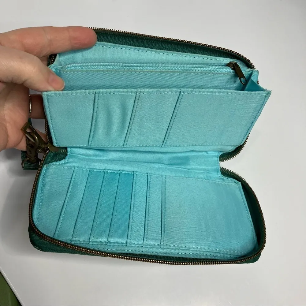 Travelon‎ green clutch wallet - Image 4