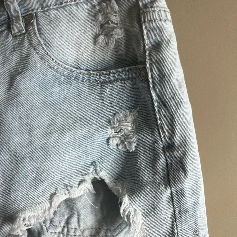 Refuge American flag distressed jean shorts size 8 - Image 8