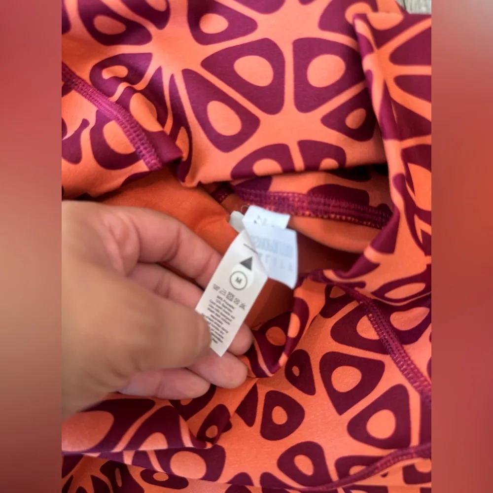 VITALITY x COSMOPOLITAN Vibrant Red and Orange Patterned Leggings Size M - Image 9