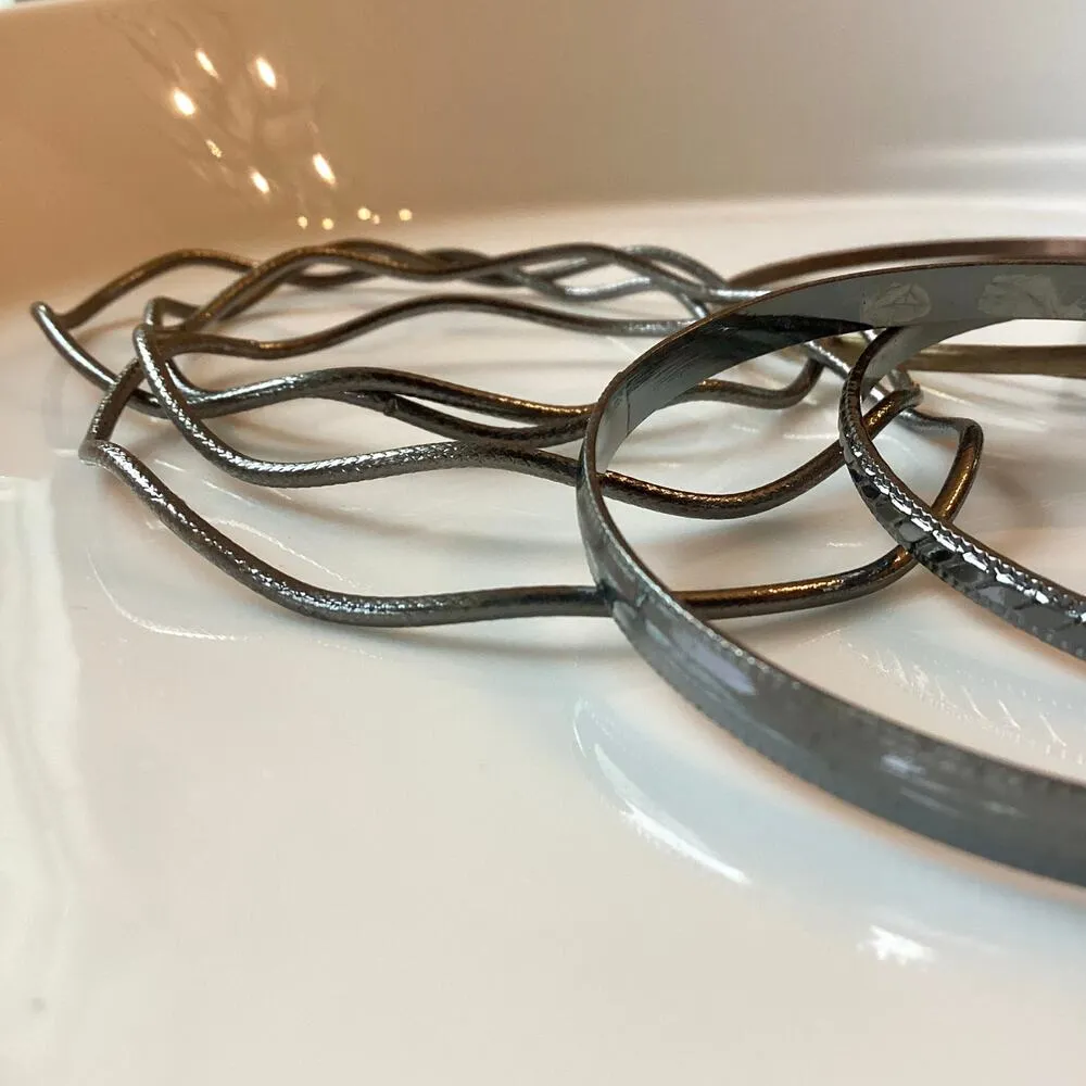 Lot of Thin Bangles Gray - Image 4