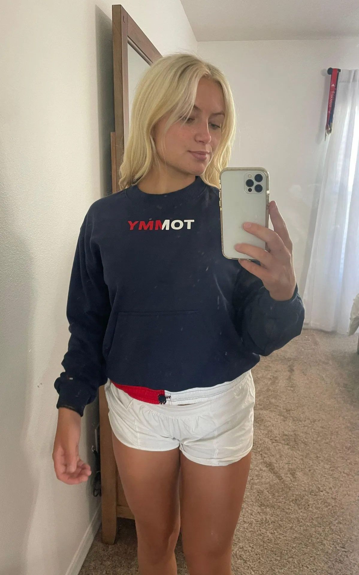 Tommy Hilfiger Cropped Crewneck - Image 3