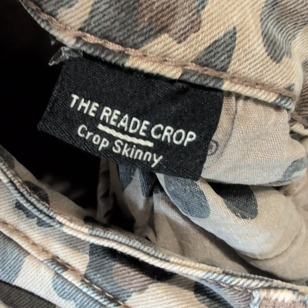 Blank NYC The Reade Crop Animal Print Skinny Jeans | Animal Print Jeans - Image 7