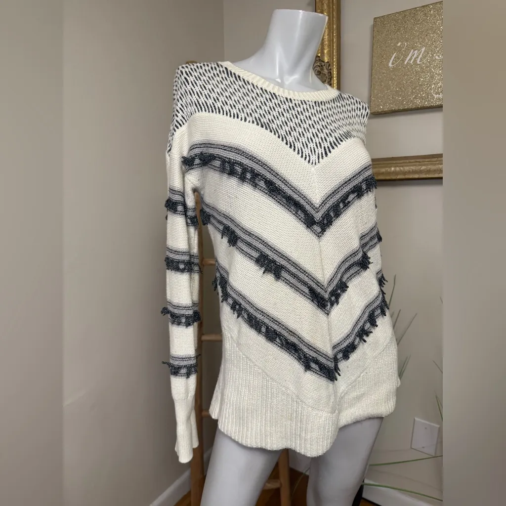 Banana Republic Women's Medium Chevron Fringe Black White Chunky Knit Sweater - Image 3