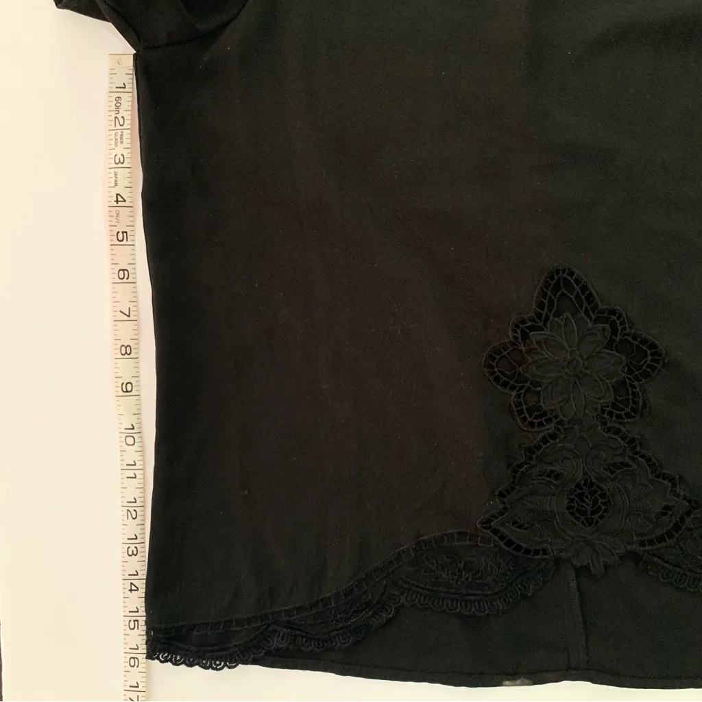 Forever 21 short sleeve black career top with lace trim on front size Large - Image 11