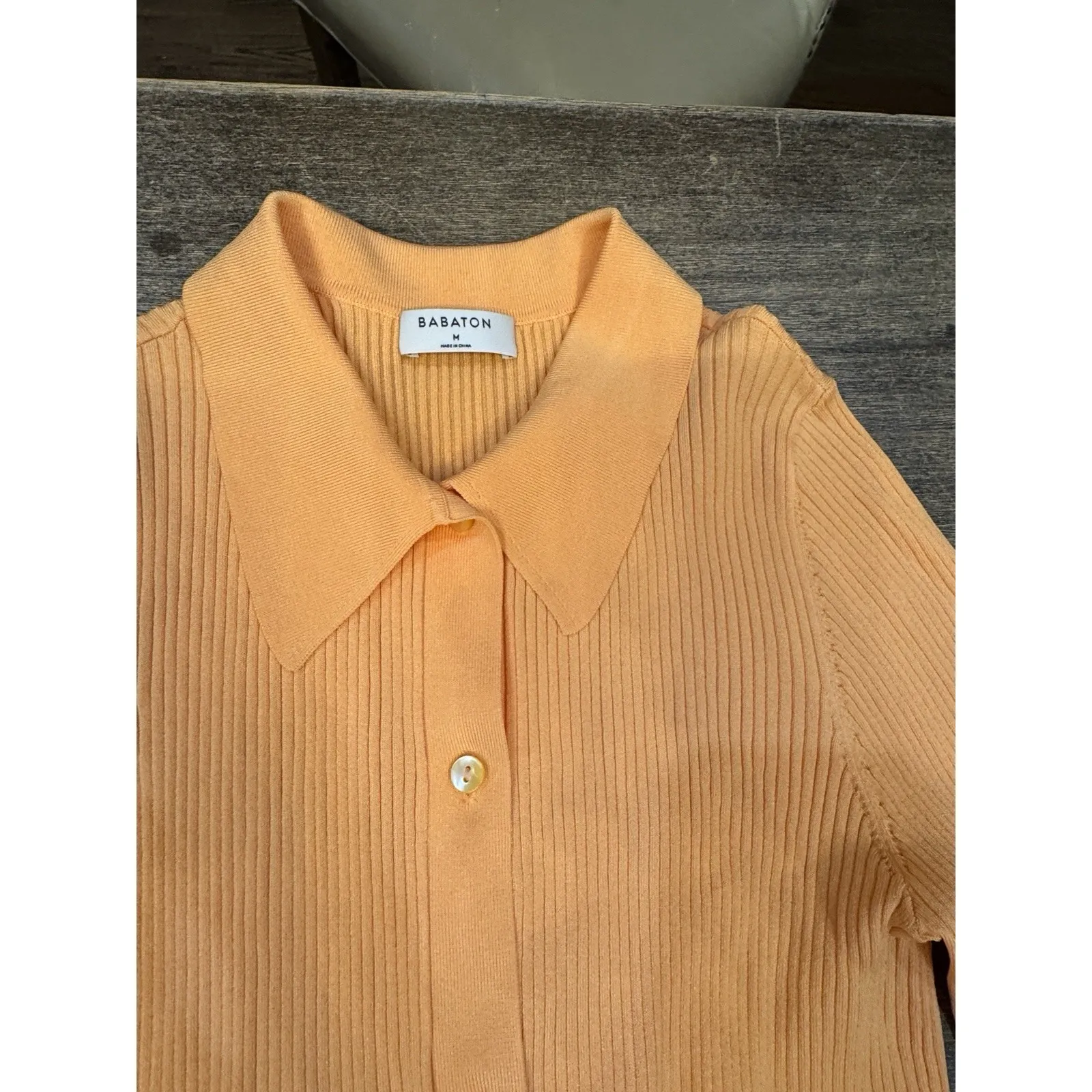 Aritzia Babaton Ribbed Long Sleeve Collared Peach Button Down Sculpt Stretch - Image 4