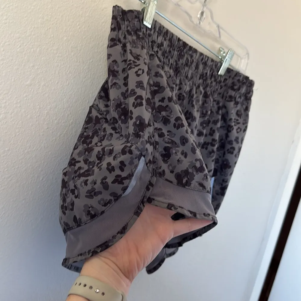 Athleta Printed Mesh Racer Run Short 4" Inseam Libra Gray Animal Print Small - Image 7