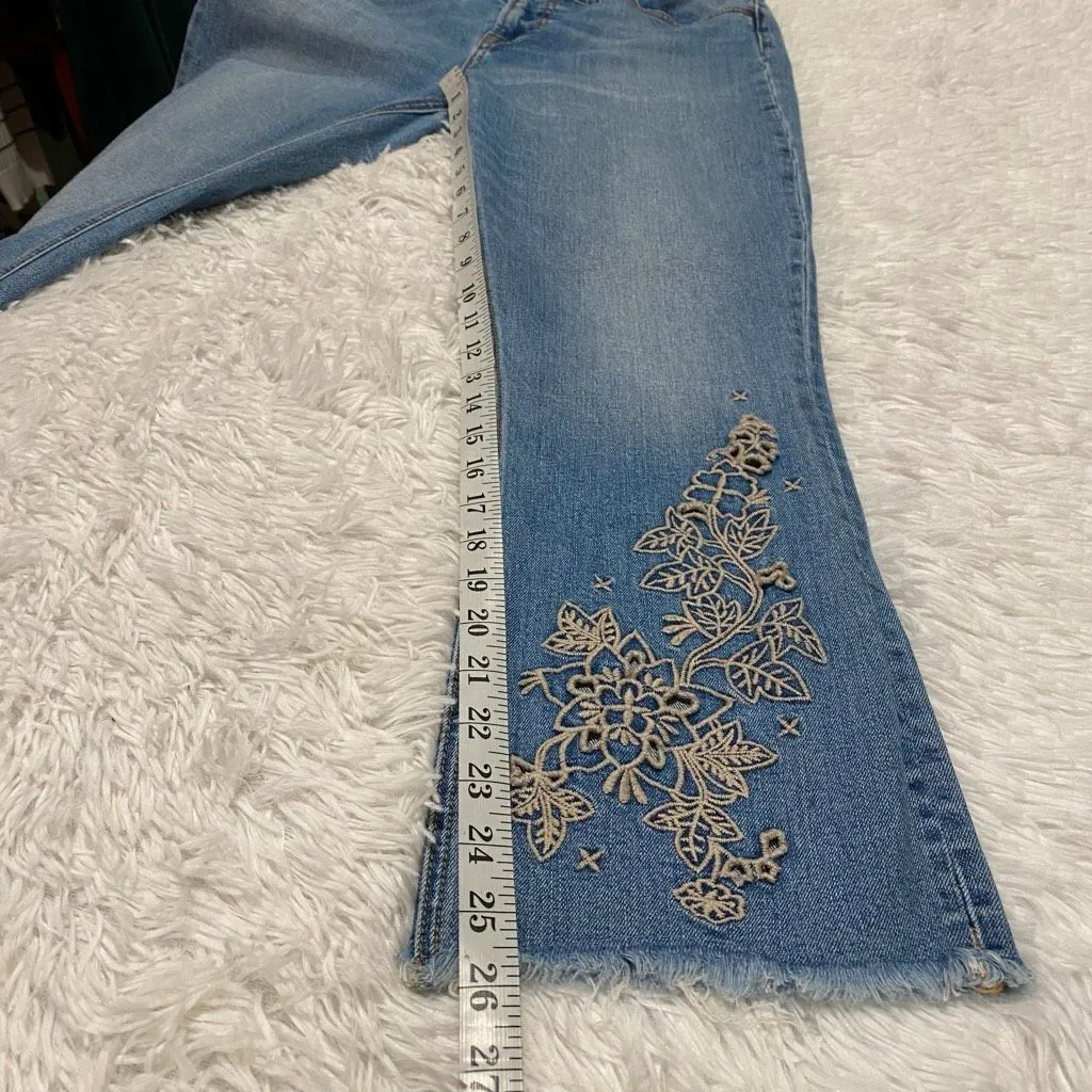 Johnny Was West Side Eyelet Baby Boot Embroidered Jeans Size 30 - Image 8