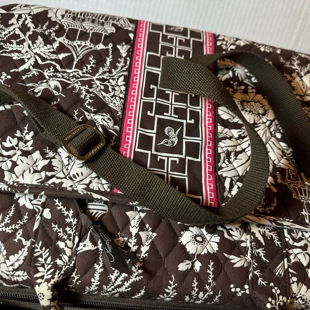 Vera Bradley Hard Shell iPad/ laptop Case Imperial Toile - Image 6