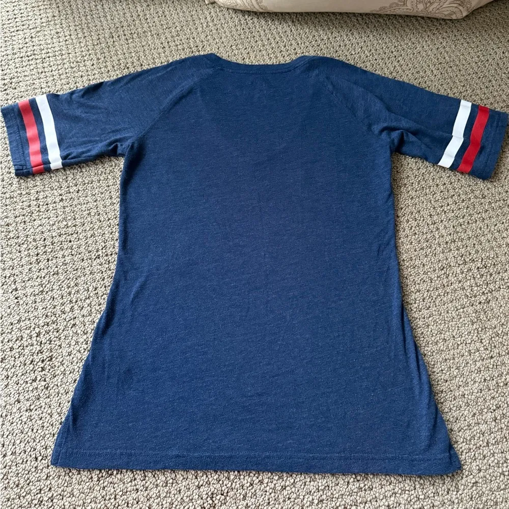 Nike MLB Atlanta Braves Women’s V-neck Top Size Medium - Image 3