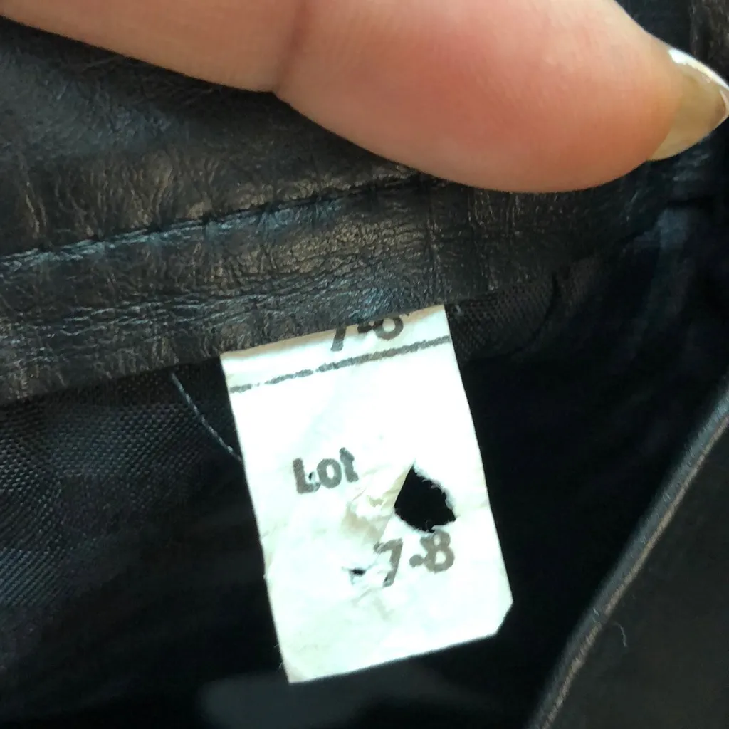 Size 7/8 lined leather skirt with small rear slit Black - Image 3