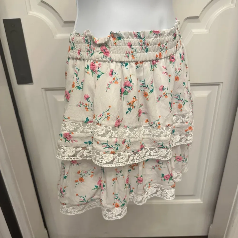 Altar’d State Floral Lace Trim Women's Flowy Ruffles Shorts NWOT - Image 4