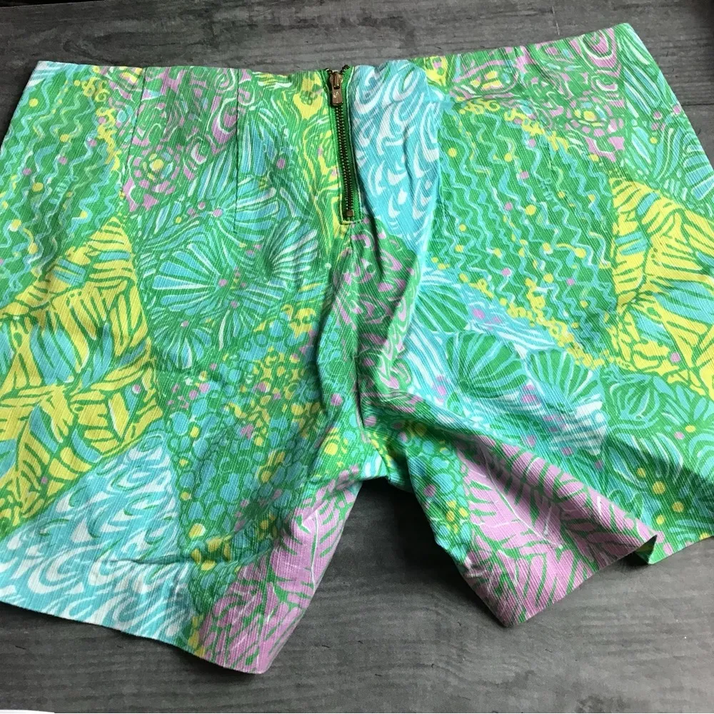 Lilly Pulitzer Dennie shorts in sun Dance size 00 floral back up-preowned - Image 3