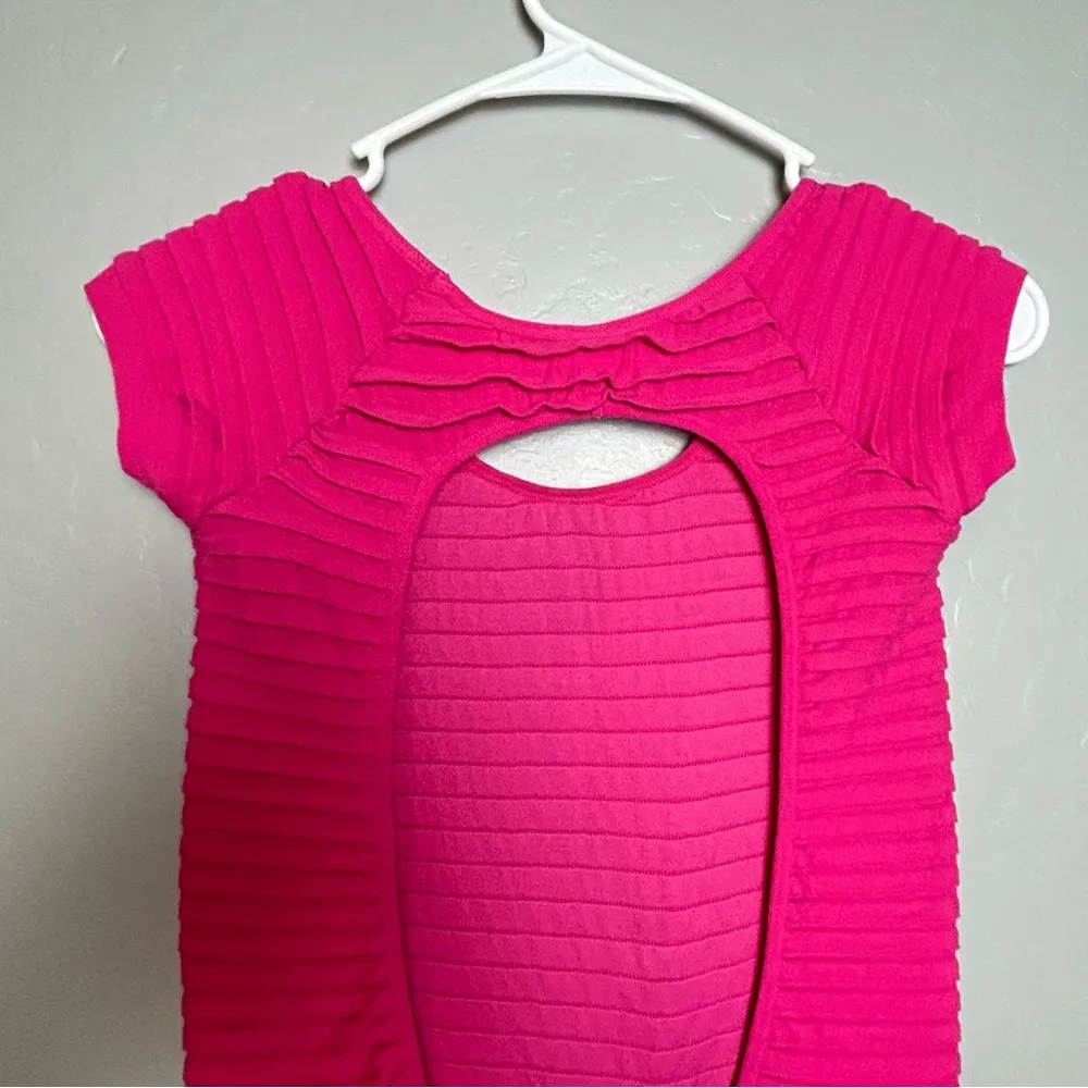 Two Hearts bright pink body con dress with open back size M/L Size M - Image 7
