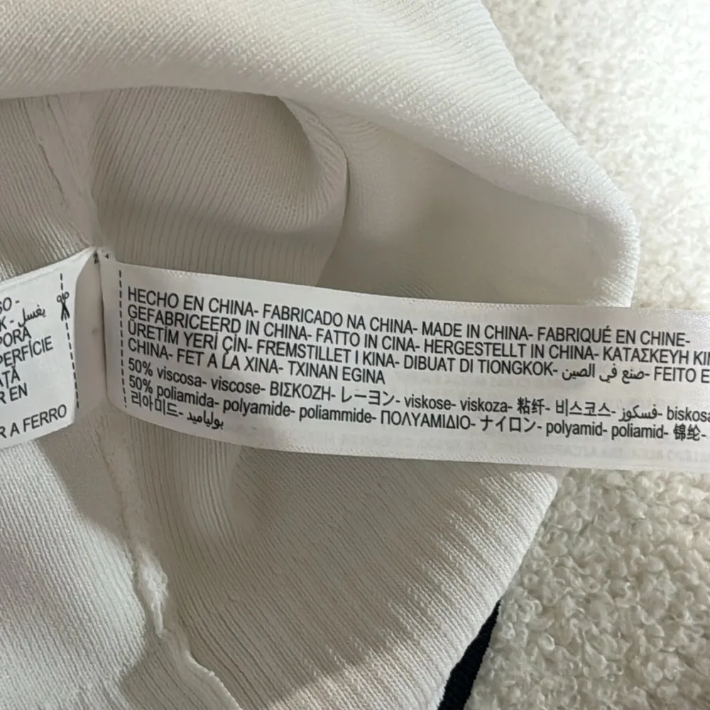 Massimo Dutti white and black knit V- neck  Button Down vest - Image 9