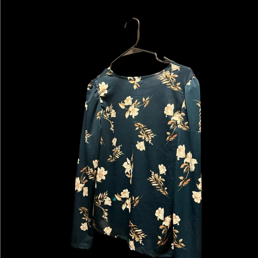 Green Ruched Long Sleeve Blouse Size XL - Image 3