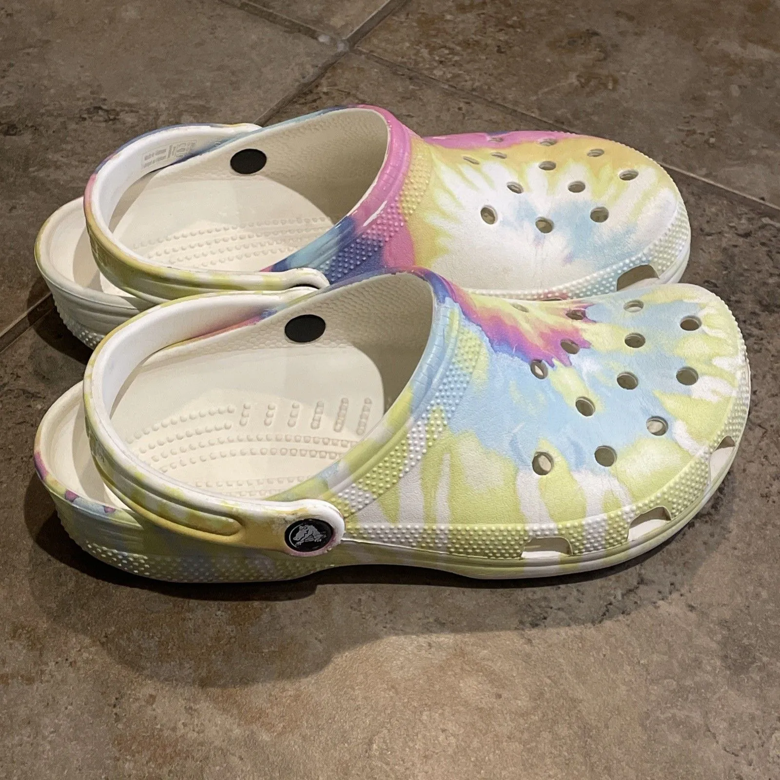 CROCS White Pastel Tie Dye Clog Sandal Shoes Unisex Mens 7 Womens 9 - Image 3
