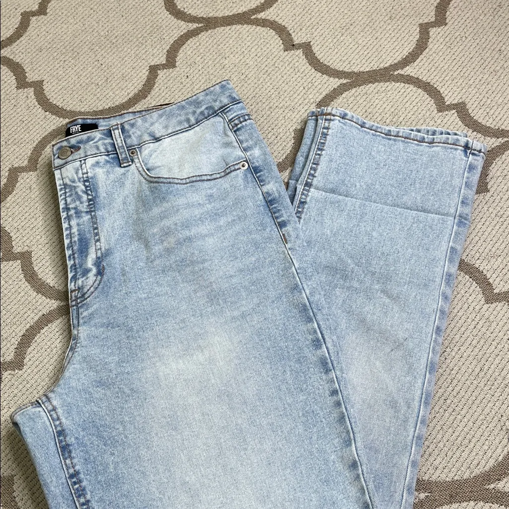 Frye high waisted straight leg Cuffed Crop light blue Jeans (1859395),size 10 - Image 3