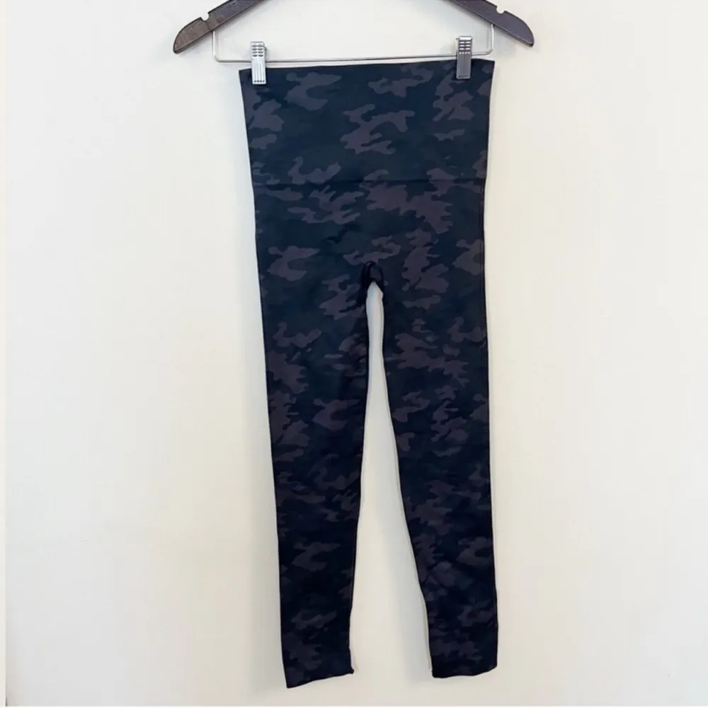 Spanx Blue Camo Seamless High Rise Leggings Size Small Ankle Fit Compression - Image 3