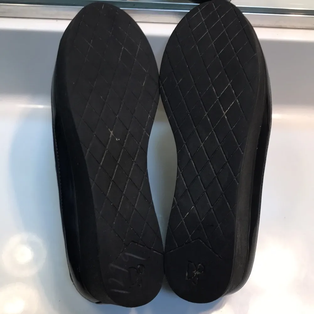 Donald J. Pliner Women’s Navy Blue Fabric Black Leather Comfort Slip - Image 8