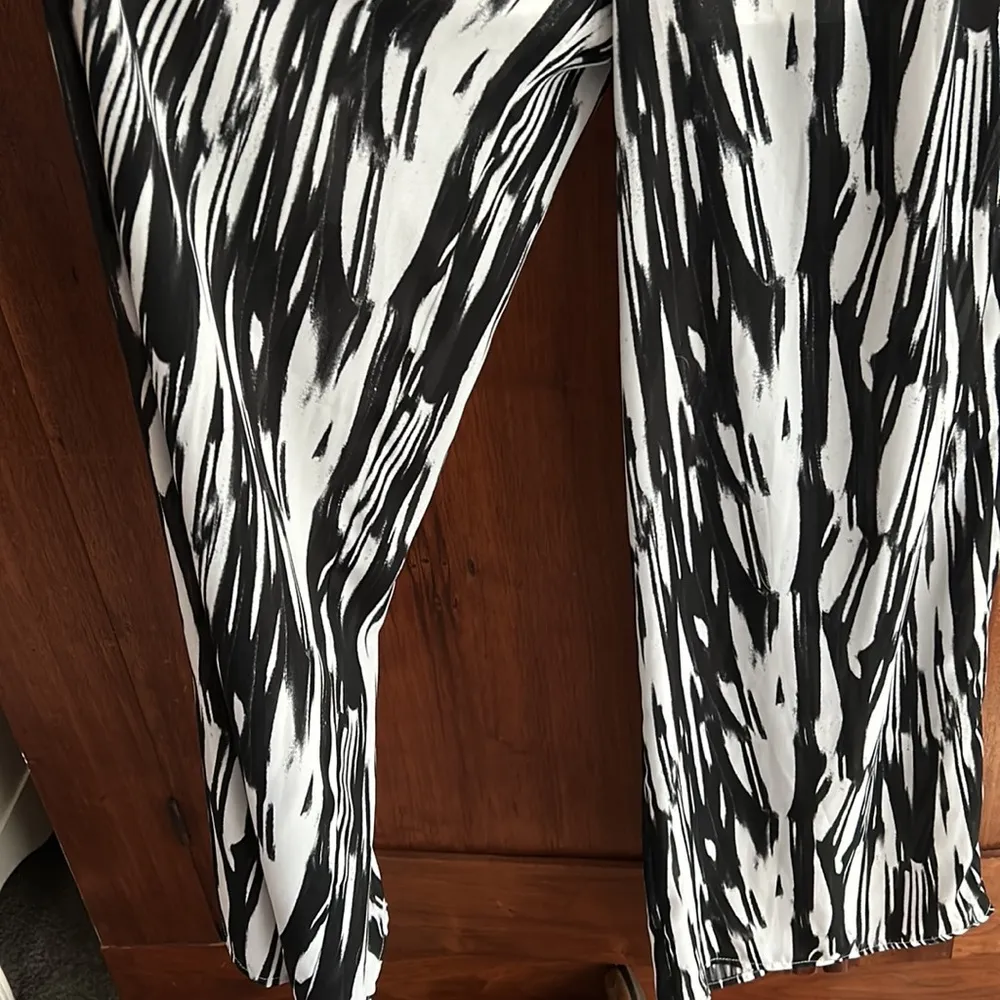 NWT  Black and White Jumpsuit - Image 5