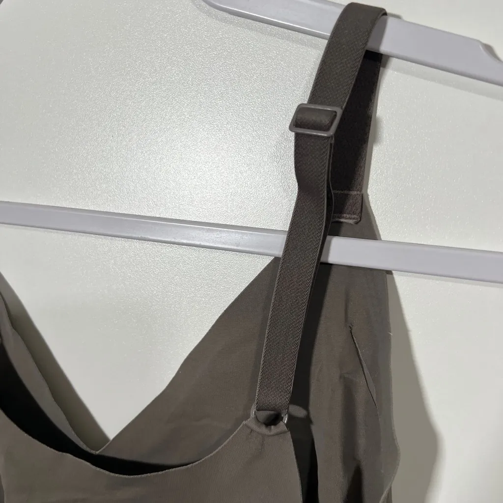 True & Co Triangle Bralette in Gray Everybody Adjustable Strap Size Medium - Image 4