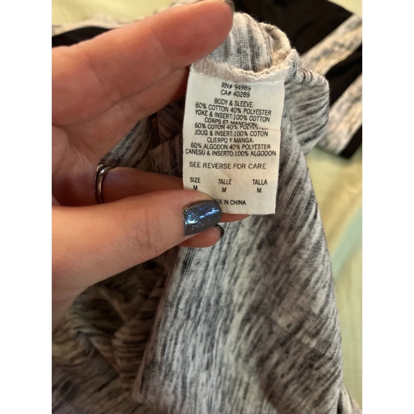 Pittsburgh Pirates Women's Grey Logo T-Shirt by 5th & Ocean Medium Gen Merch - Image 4