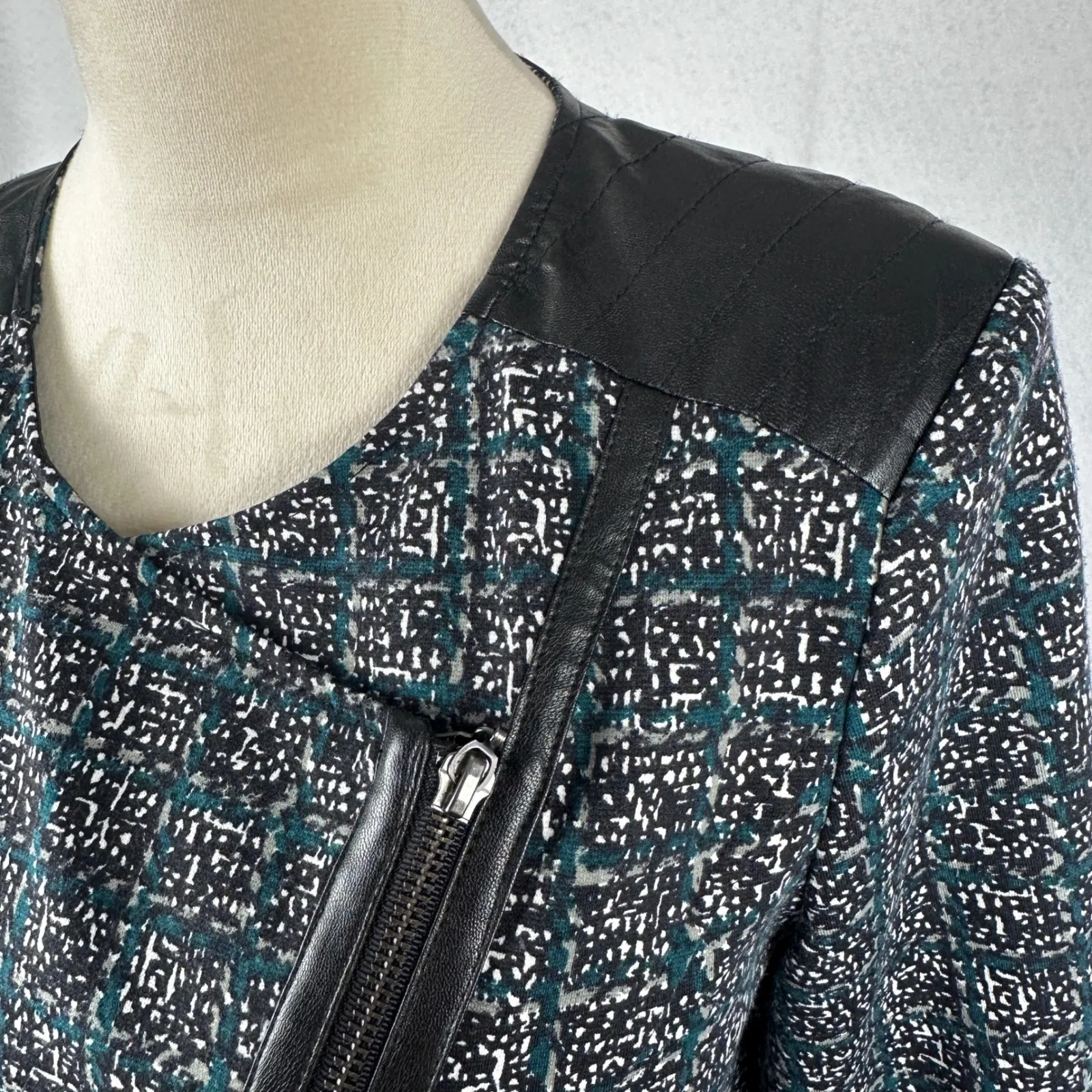 Covington Moto Jacket Blazer Women Small Faux Leather Trim‎ Textured Teal Plaid - Image 4
