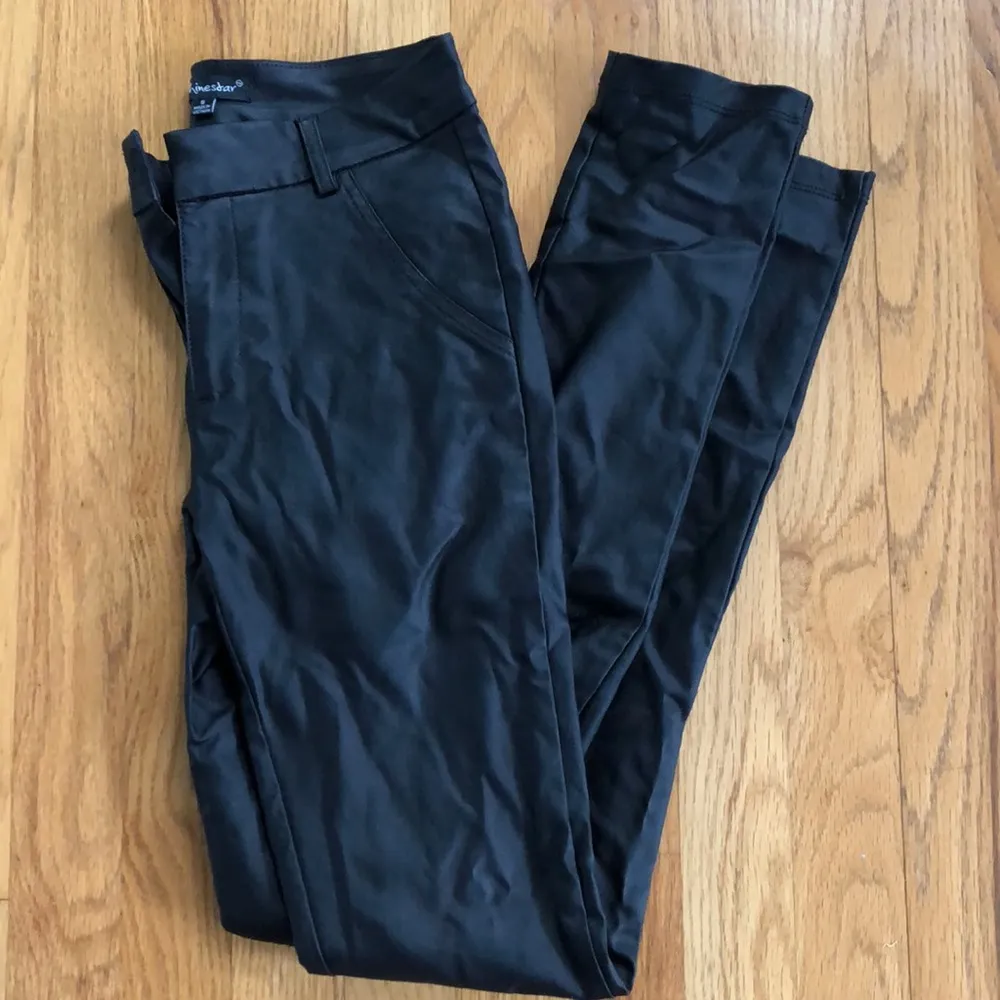 🌸 Black Tight Faux Leather Pants - Image 7