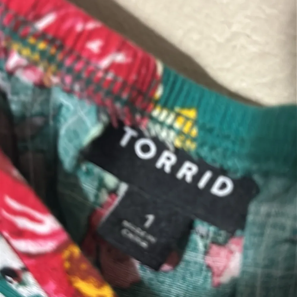 Torrid Fit and‎ Flare Green Floral Rayon Slub Lace Up Back Tank Size 1X - Image 5