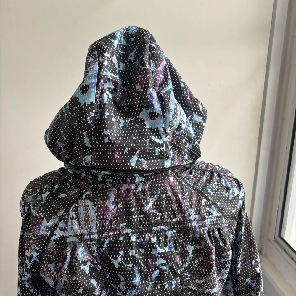 Lululemon Back‎ Pack It Jacket Floral Size 6 Athleisure hiking outdoors workout - Image 9