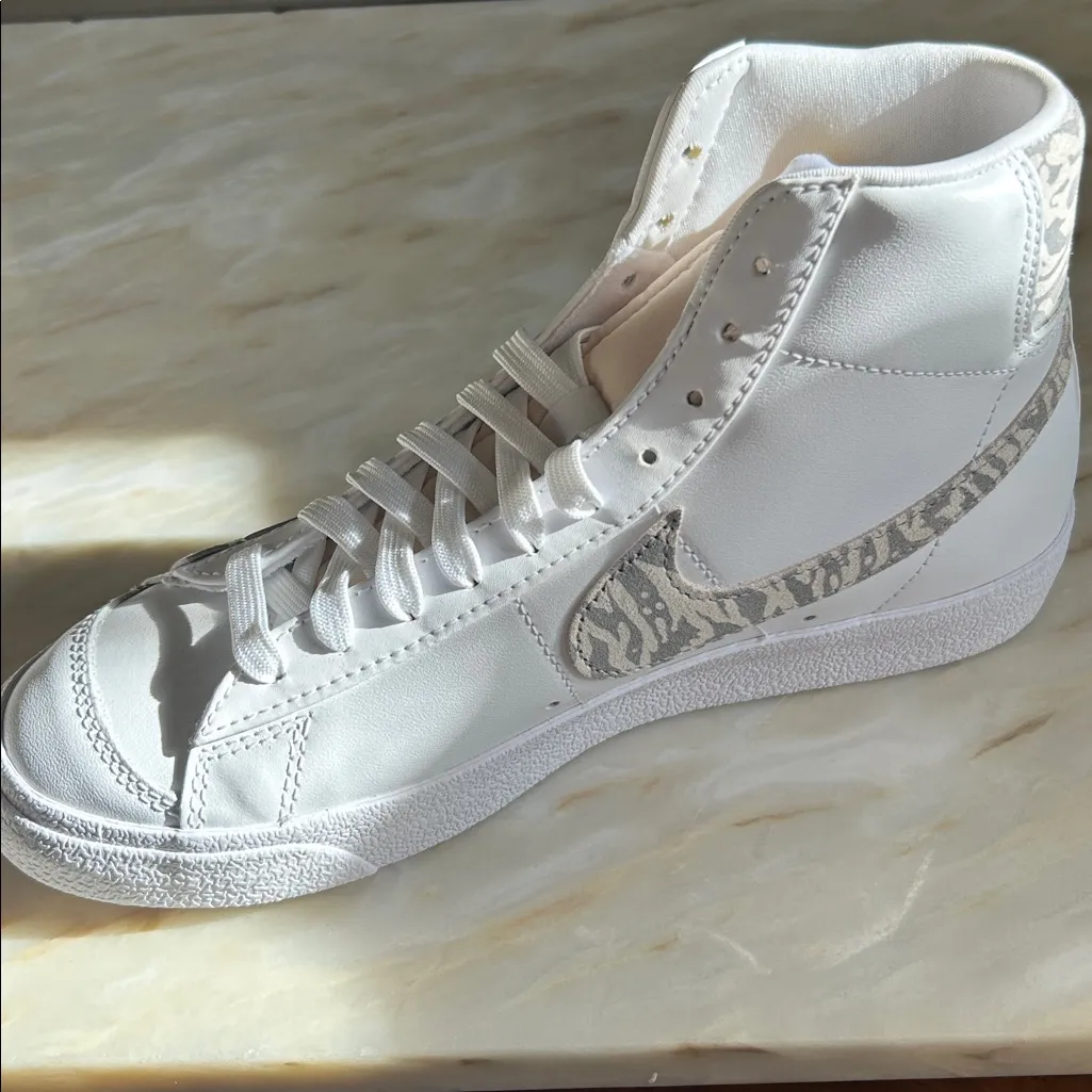 Nike Womens‎ White Blazer Mid “77 SE Leather  Sneakers with Zebra Print Size 10 - Image 10