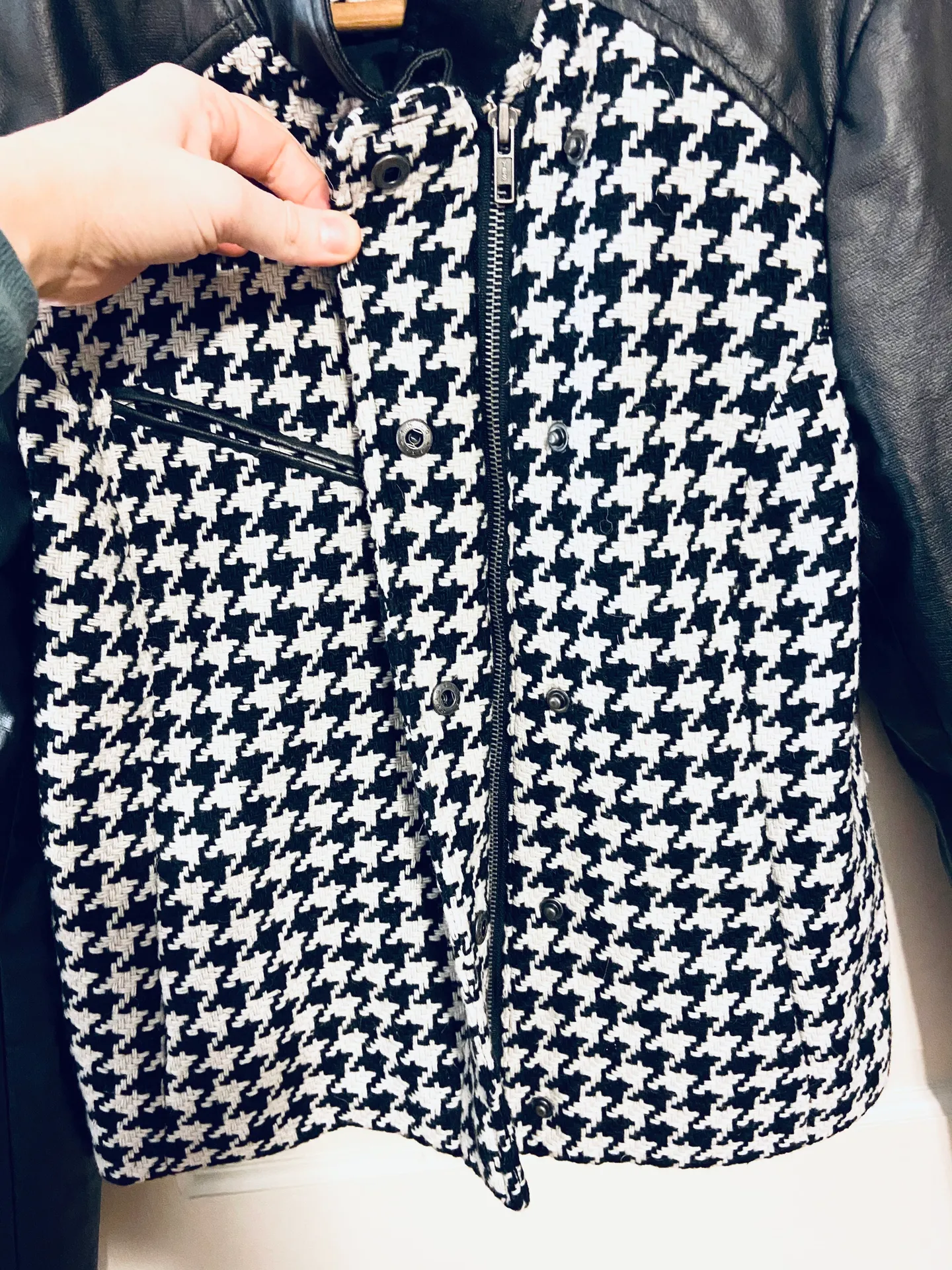 Ana black white houndstooth leather zip up jacket - Image 3