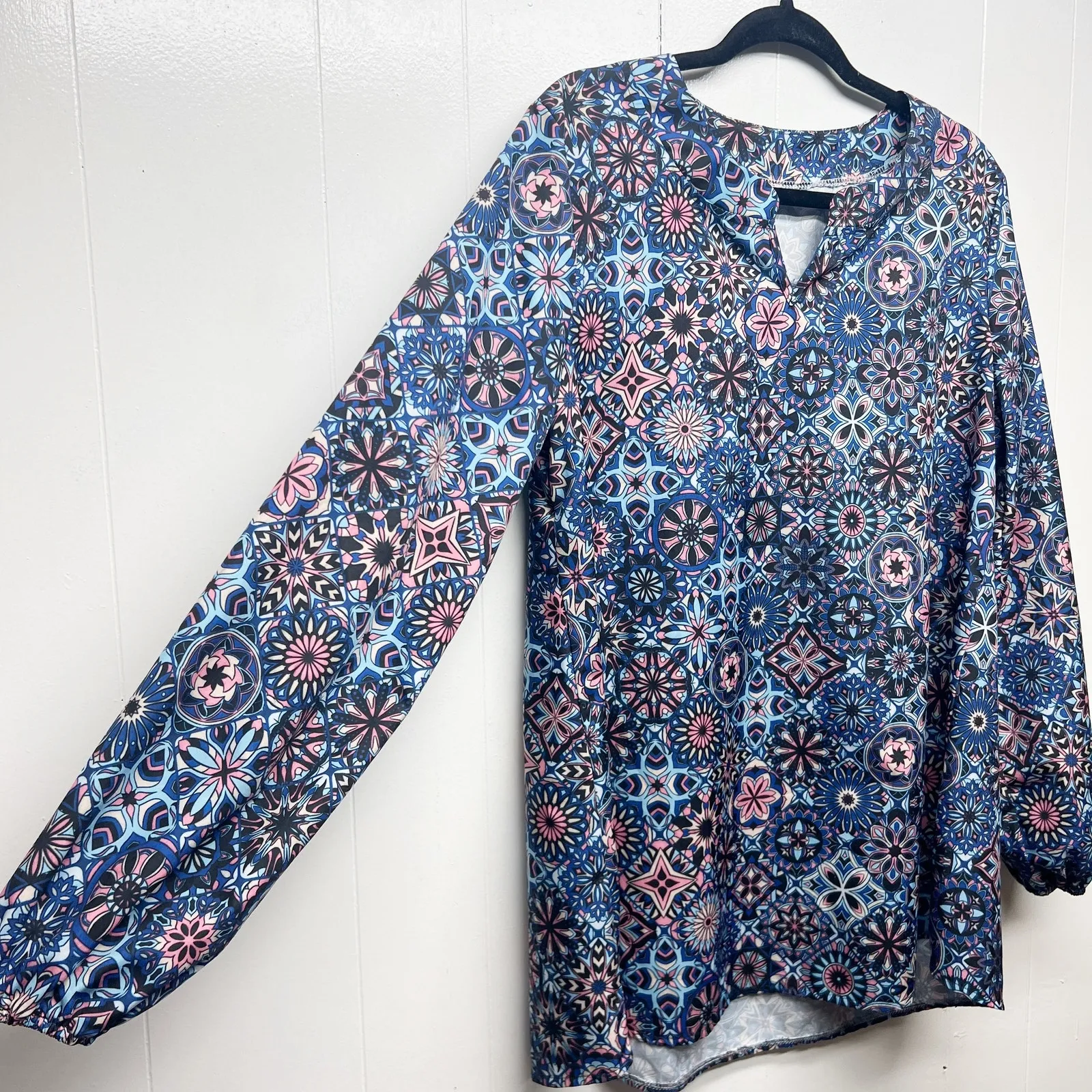 Geometric Artsy Print Women's Long Sleeve Top Size Large Abstract Art to Wear Blue - Image 5