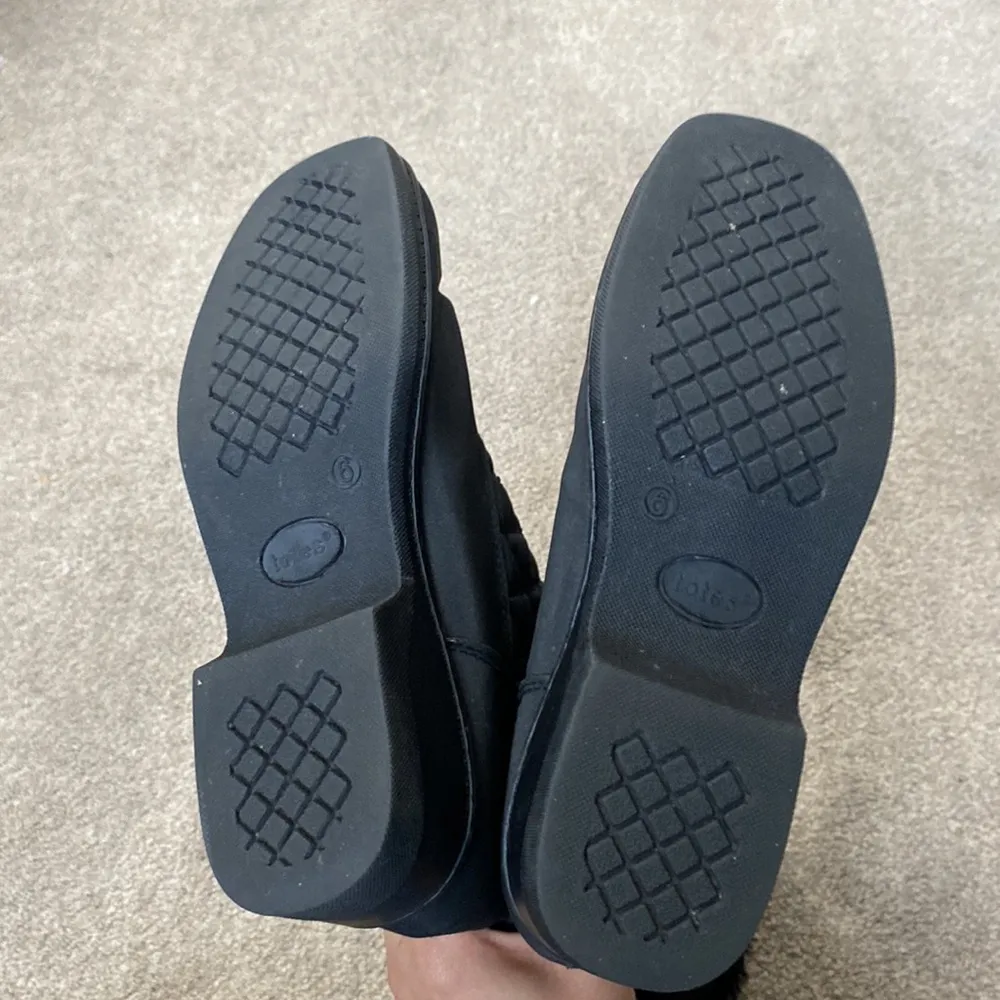 Totes Black Quilted Zipper Front Faux Fur Lined Rain Boots Size 6 - Image 4