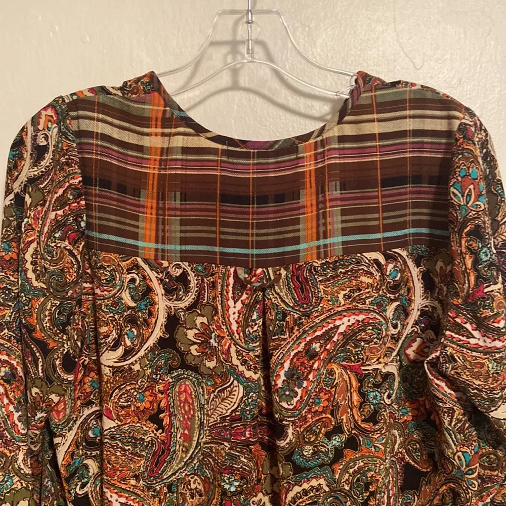 Figueroa & Flower Paisley High Low Split Seam Tunic Blouse - Image 5