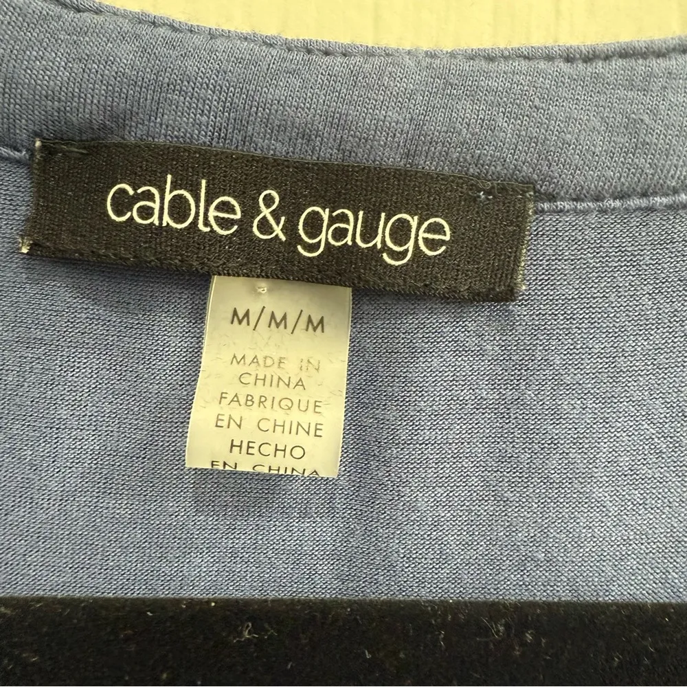 Cable and Gauge Blue V-neck Women’s top size M with Lace detail - Image 4