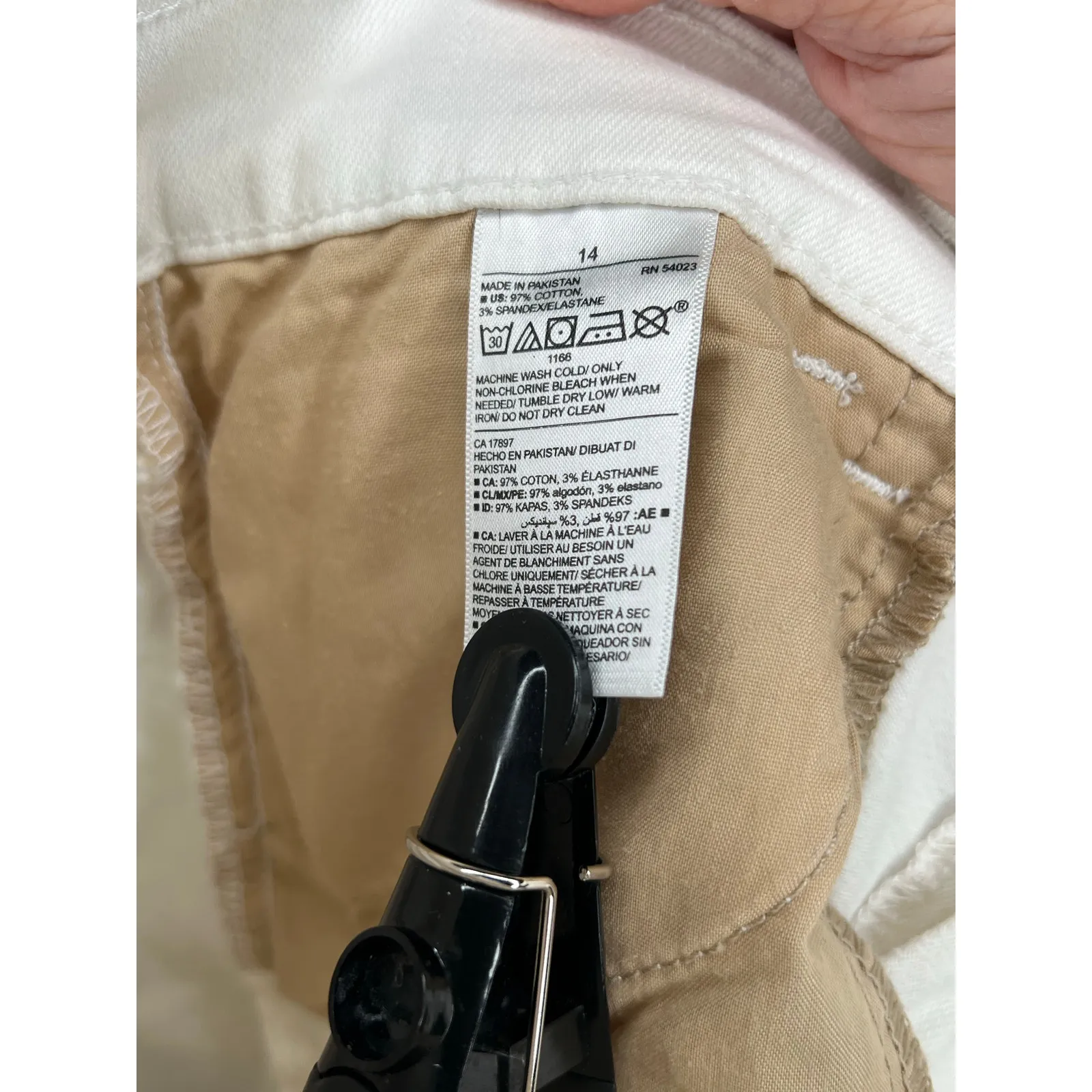 Old Navy white denim Boyfriend "Clean Slate" casual shorts Size 14 - Image 4