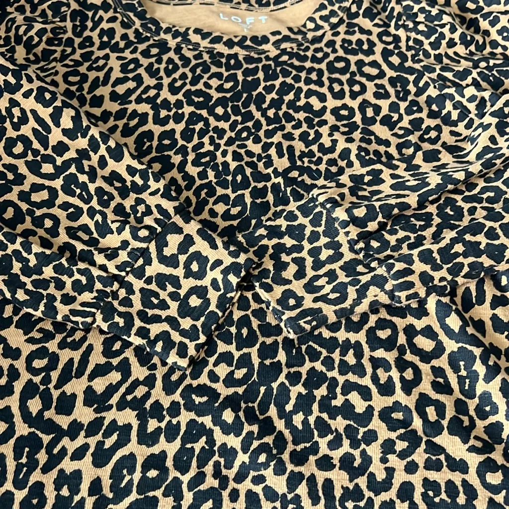 Loft Puff Shoulder Leopard Top Size Medium - Image 9