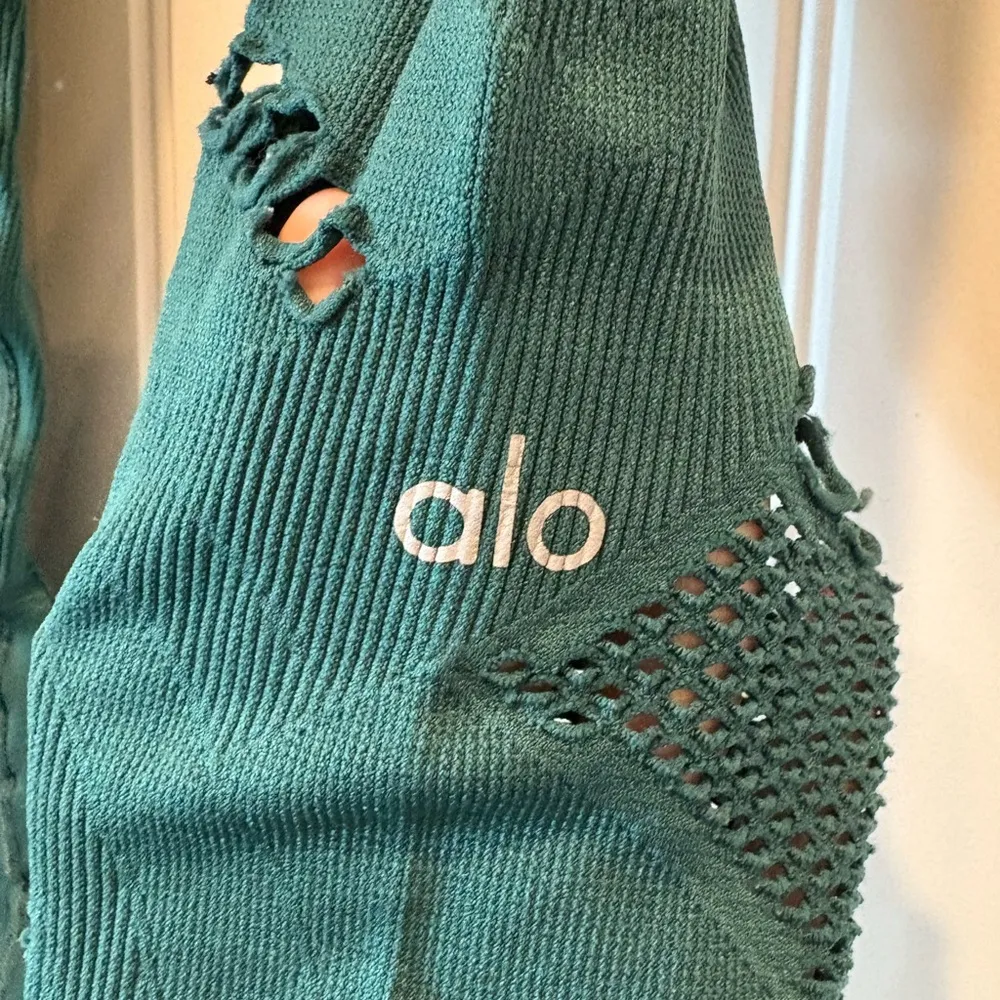 Alo yoga radiance laser cut green seamless leggings - Image 3