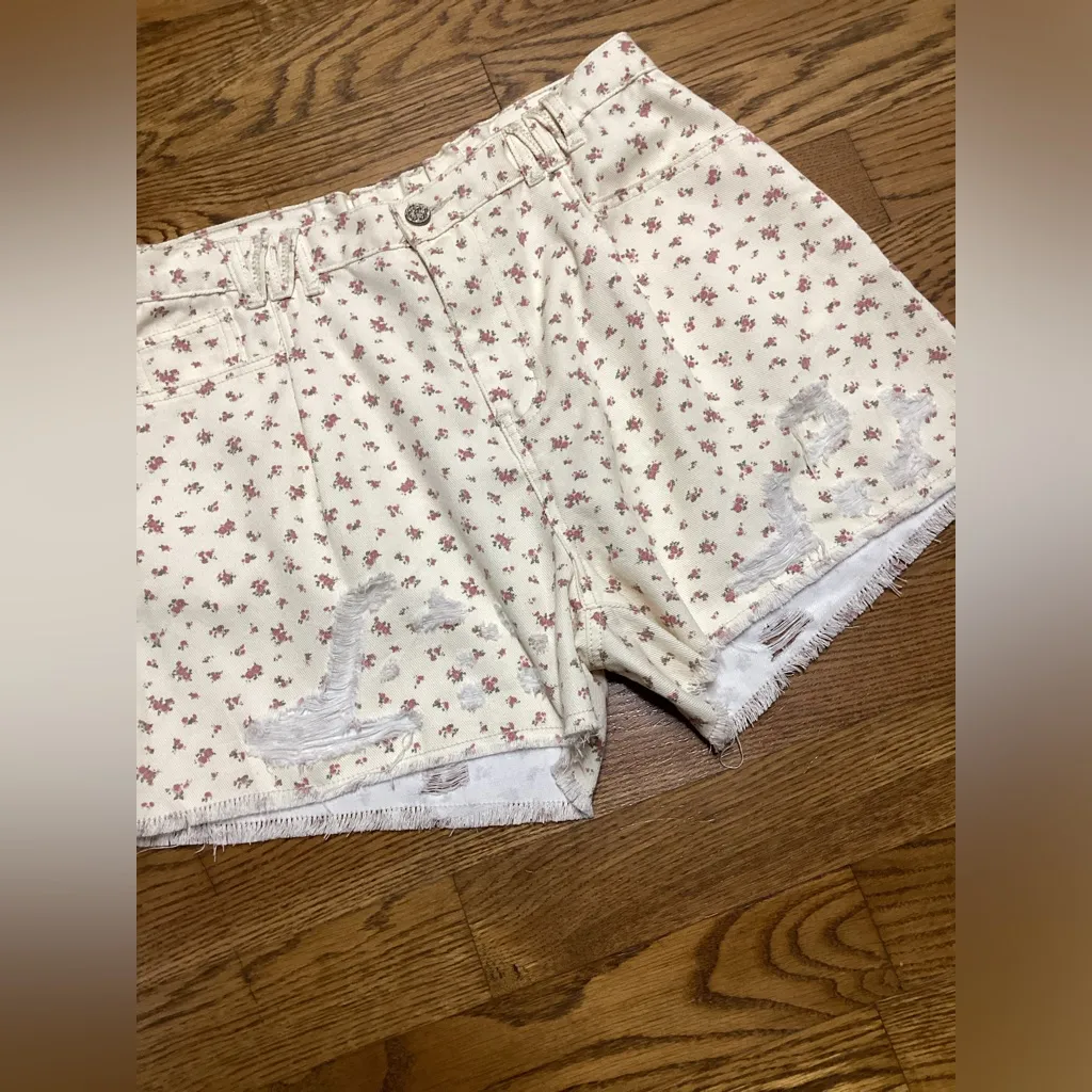 POL  Emmy shorts. Size Medium - Image 11
