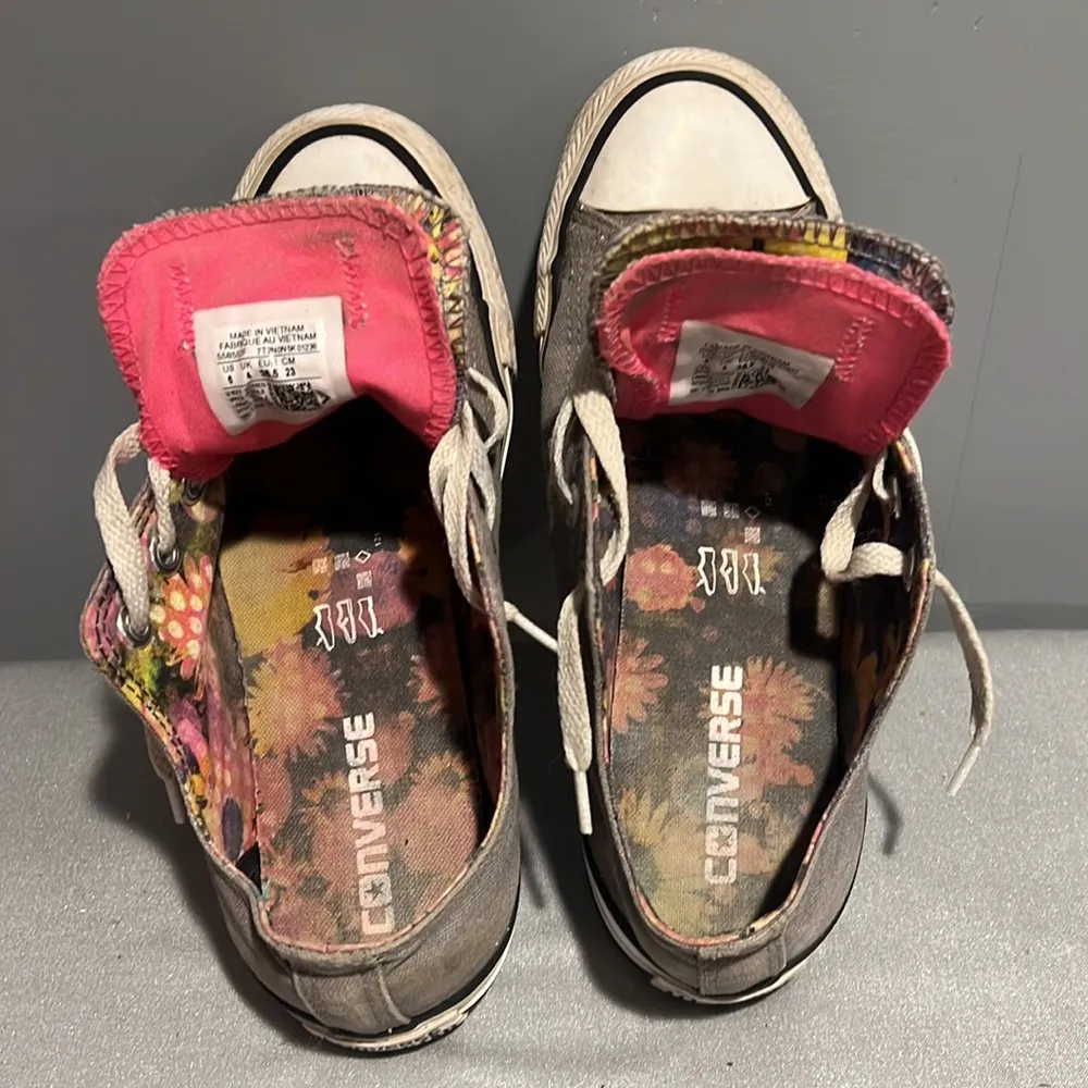 Converse shoes .‎ Size 6 - Image 8