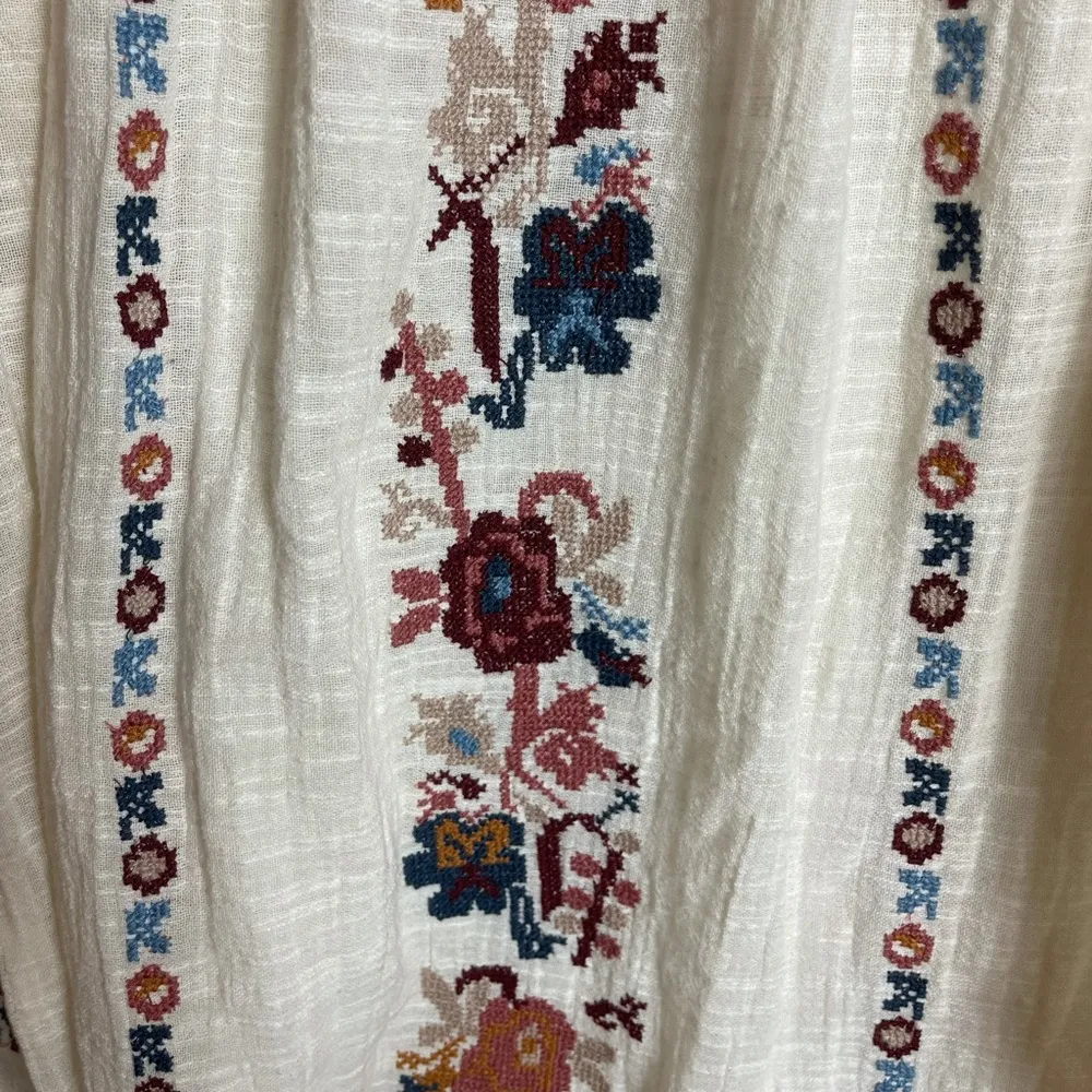 Love Sam Floral Embroidered Top Size Small - Image 3