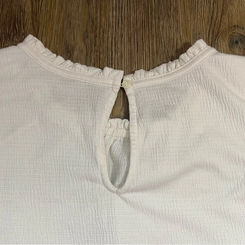 LOFT White Ivory Short Sleeve Blouse Flowy Smocked Details Medium - Image 10