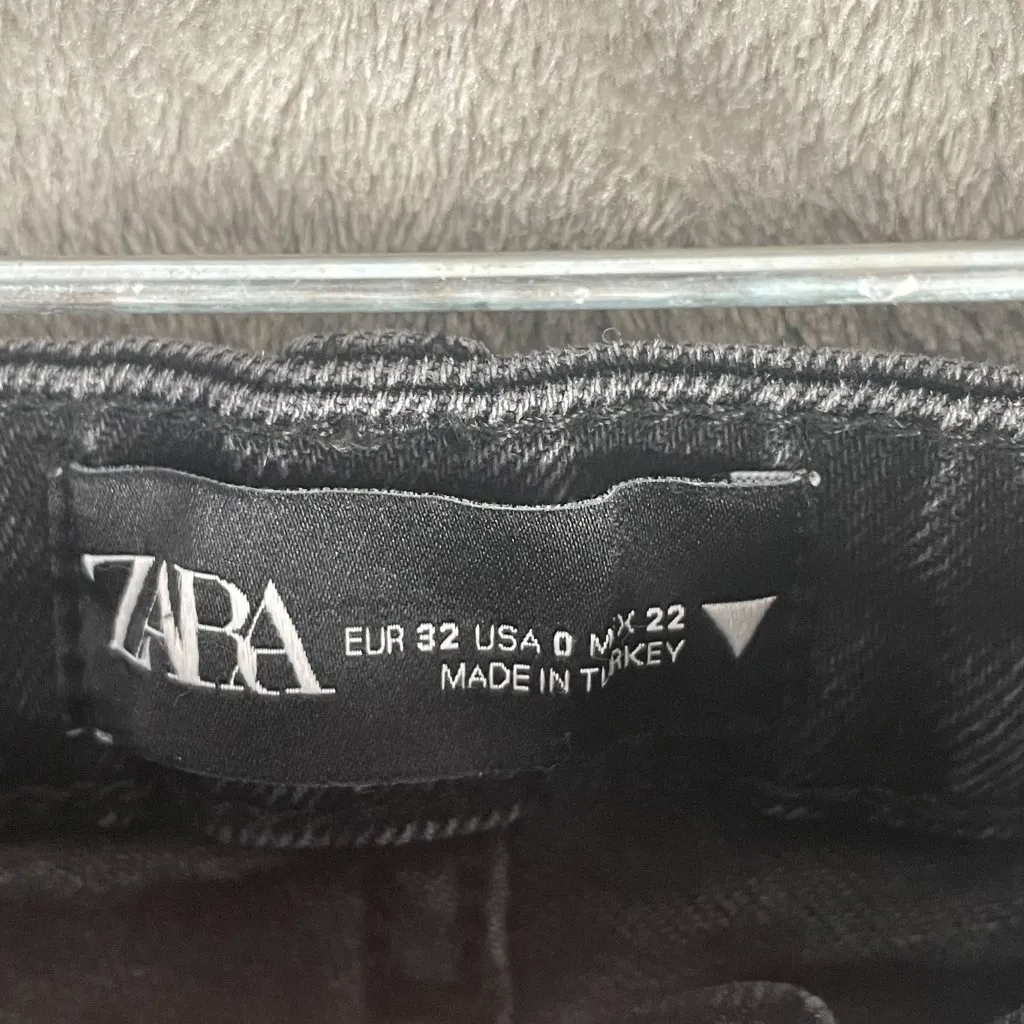 ZARA High Rise Straight Leg Jeans Women’s 0 Black Denim Raw Hem Y2K Dark Grunge - Image 3