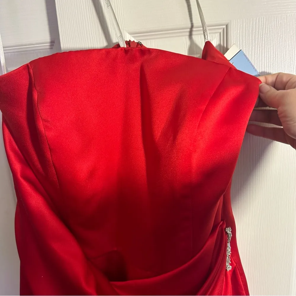 DB‎ Red Ball Gown Bridesmaid Strapless David’s Bridal size 20 - Image 4