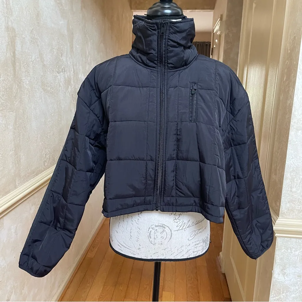 Love Tree Ultra Light Packable Quilted cropped Jacket Black Sz Large - Image 3