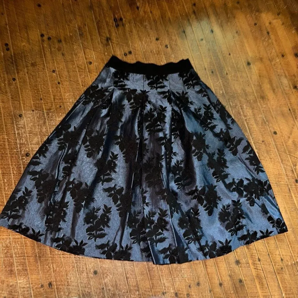 White House Black Market 6P elegant shimmery pleated skirt - Image 4