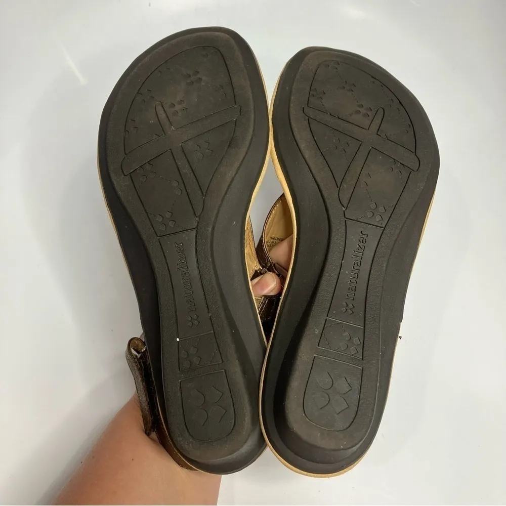 Naturalizer metallic‎ leather t-strap sandals size 8 - Image 6