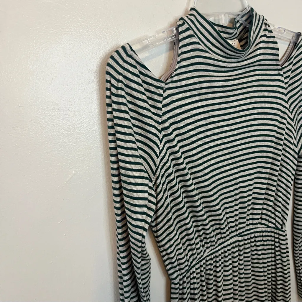 Elegant Green Striped Cold Shoulder Dress - Image 4