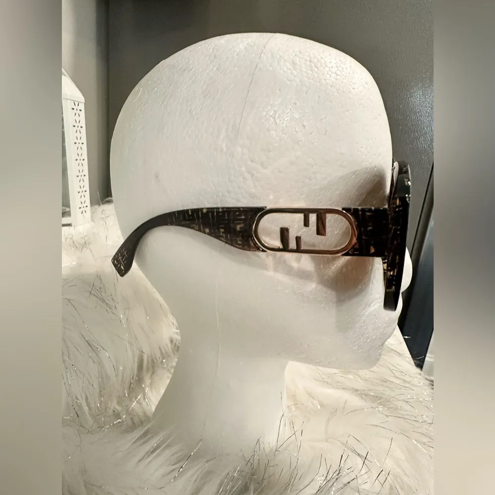 Retro Oversized Anti Reflective Sunglasses - Image 3